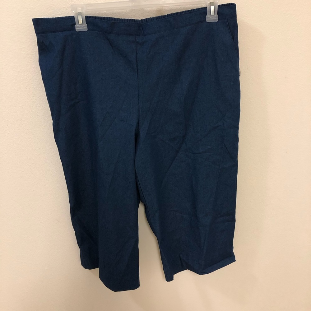 Pull on denim blue capris size 18 Alfred Dunner